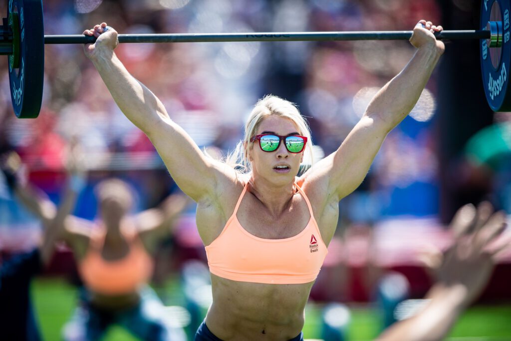 Colleen Fotsch showcases strength during snatch workout