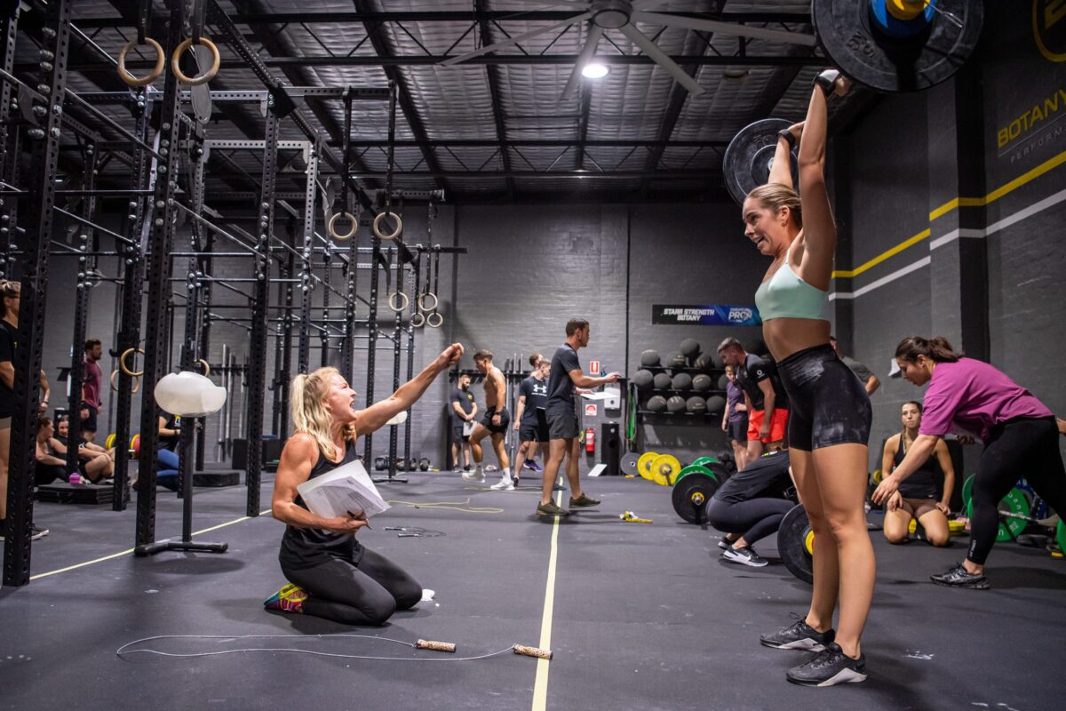 NOBULL CrossFit 2022 Open, 22.3, CrossFit Botany athletes do thrusters